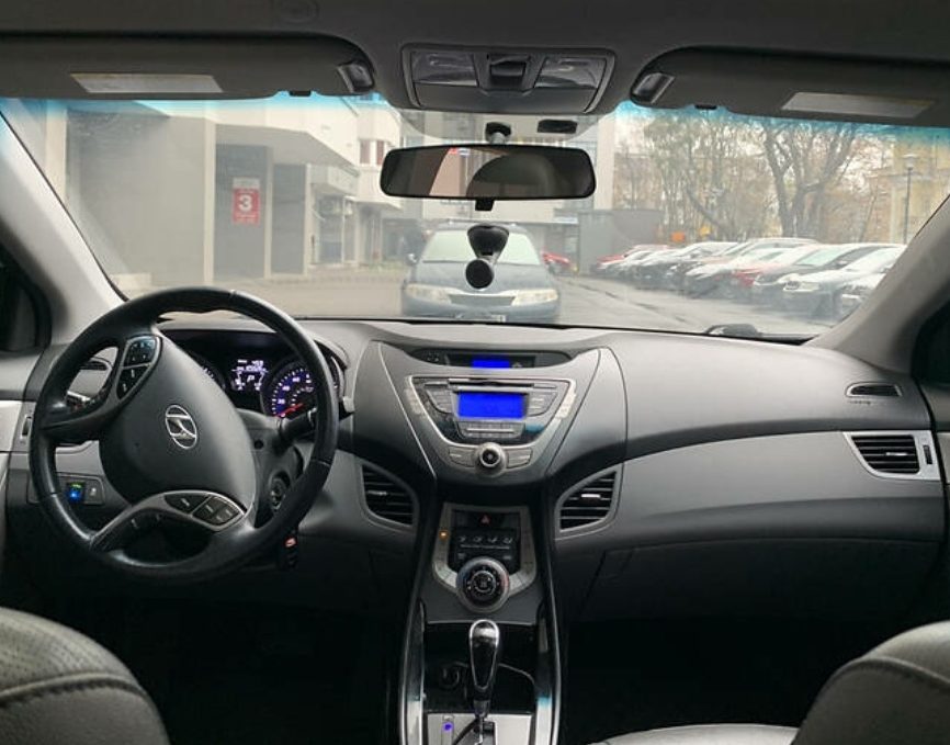 Hyundai Elantra 2012