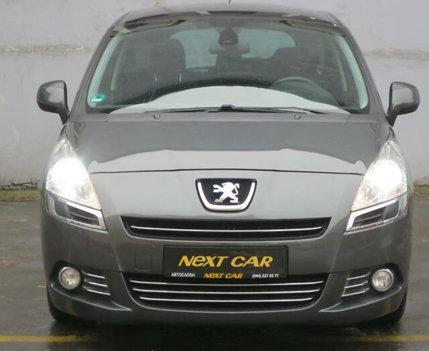 Peugeot 5008 2011