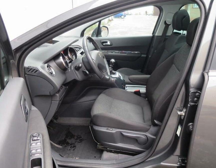 Peugeot 5008 2011