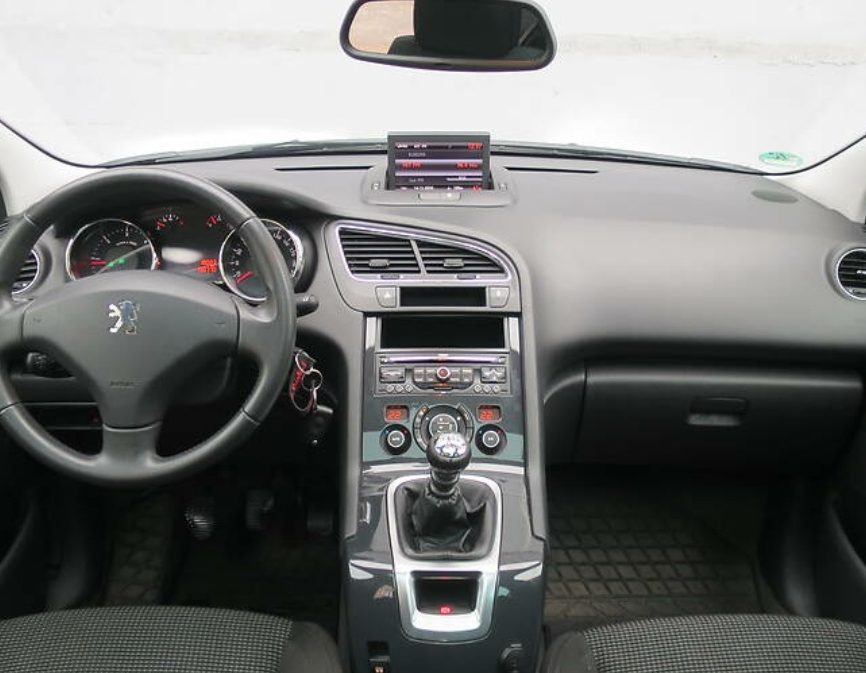 Peugeot 5008 2011