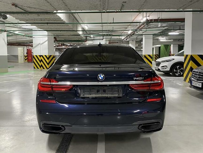 BMW 740 2016