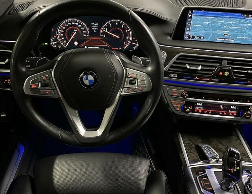 BMW 750 2016