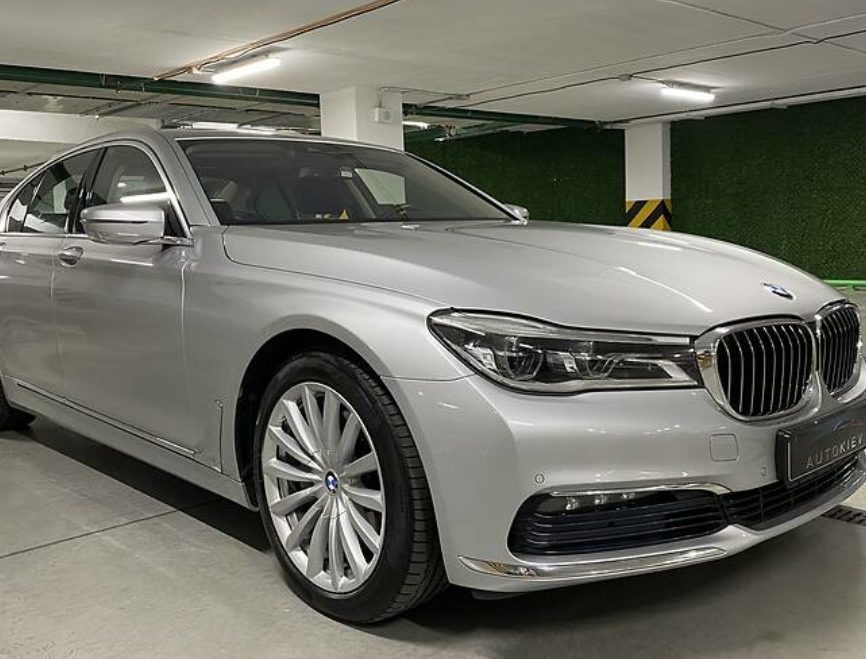 BMW 740 2016