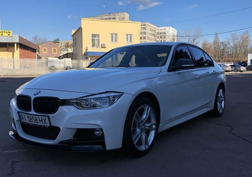 BMW 330 2018