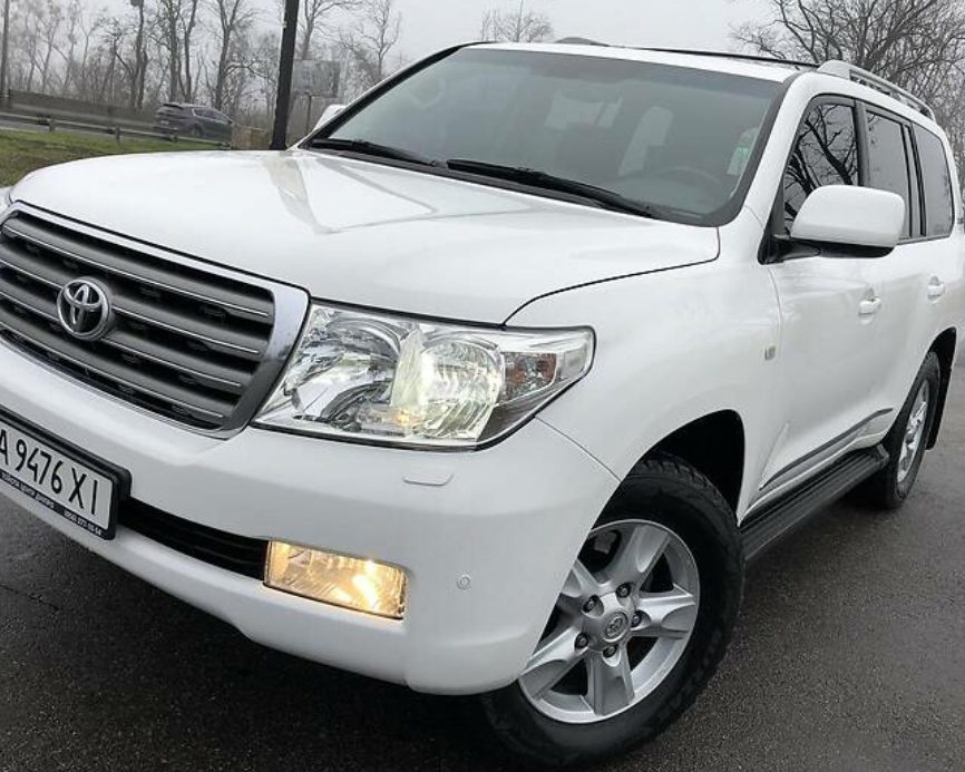 Toyota Land Cruiser 200 2011