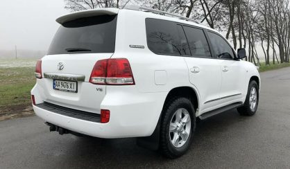 Toyota Land Cruiser 200 2011