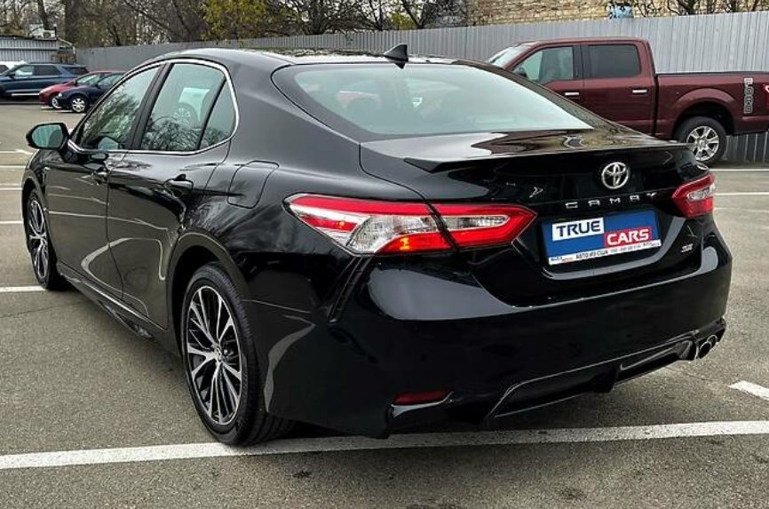 Toyota Camry 2019