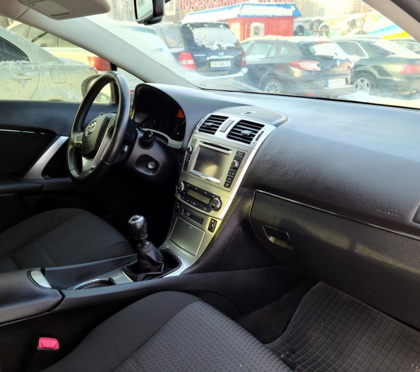 Toyota Avensis 2012