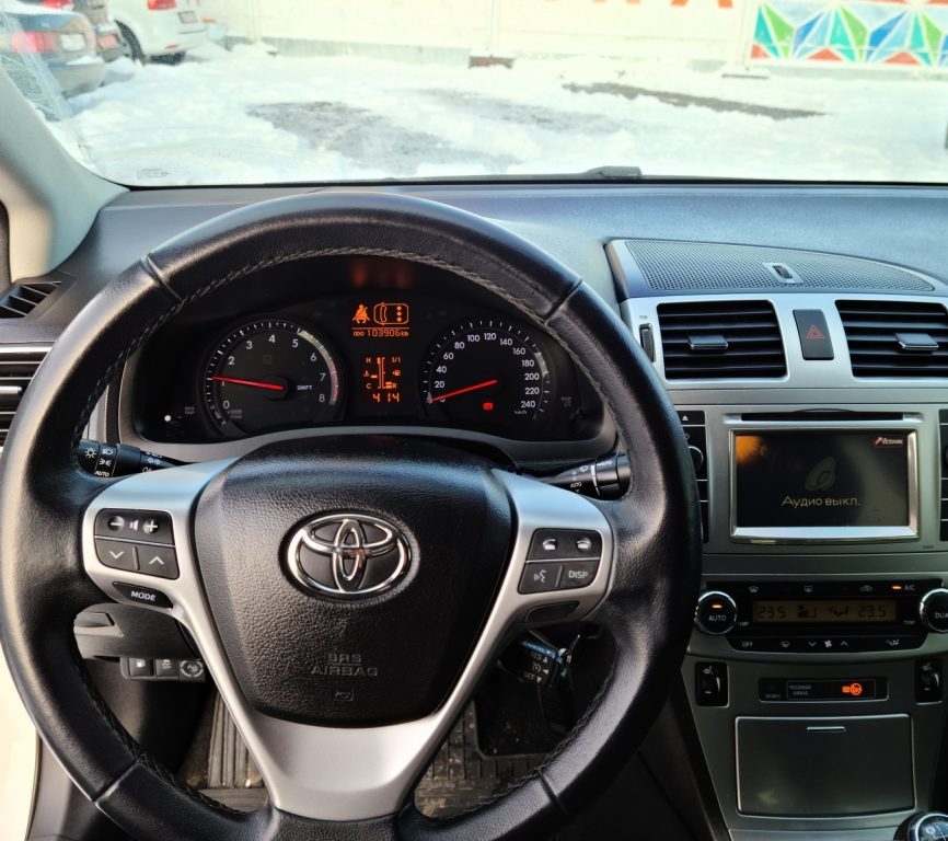 Toyota Avensis 2012