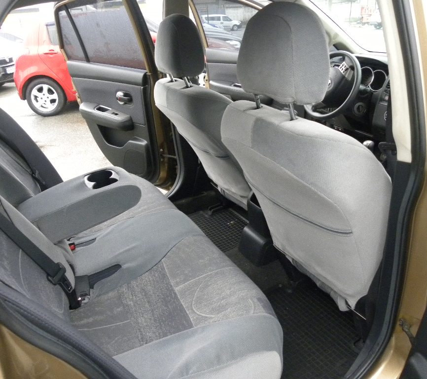 Nissan TIIDA 2009