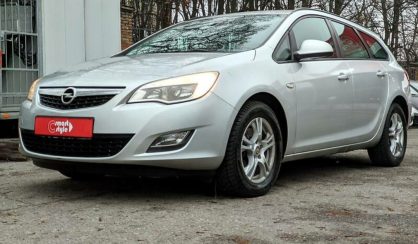 Opel Astra J 2011