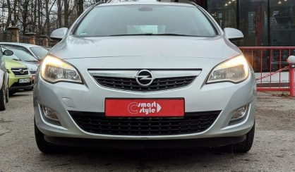 Opel Astra J 2011