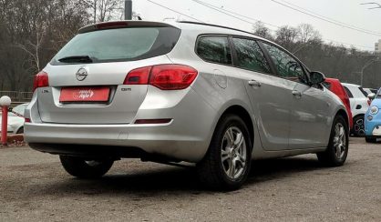 Opel Astra J 2011