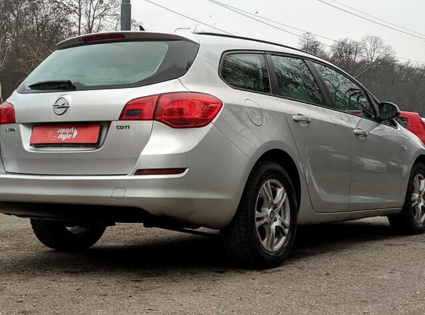 Opel Astra J 2011