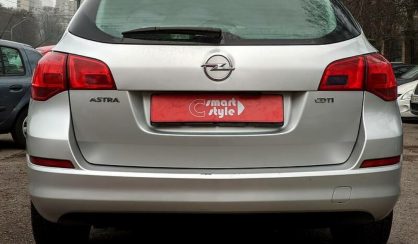 Opel Astra J 2011