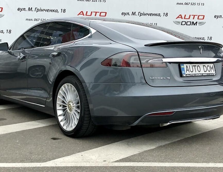 Tesla Model S 2014