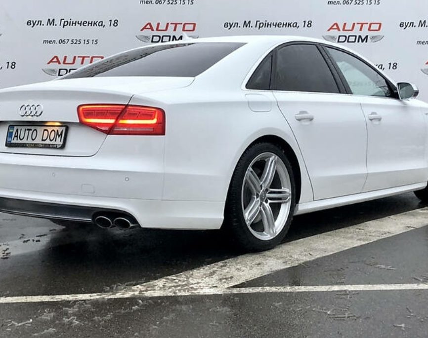 Audi S8 2012