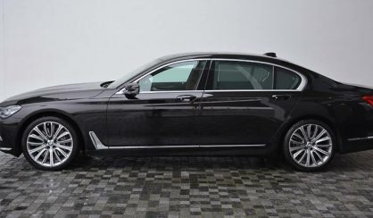 BMW 750 2017