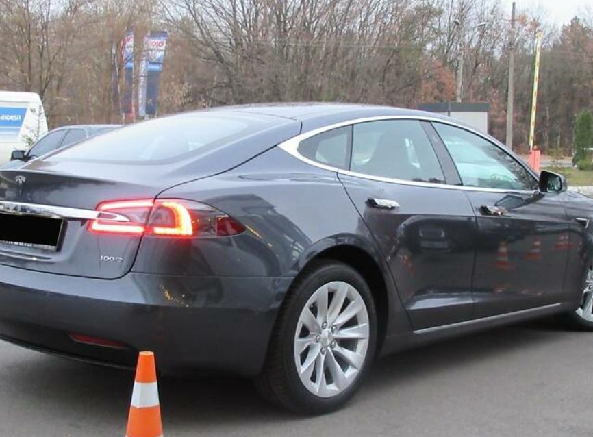 Tesla Model S 2018