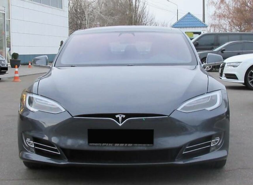 Tesla Model S 2018