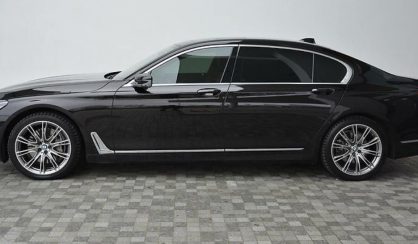 BMW 750 2016