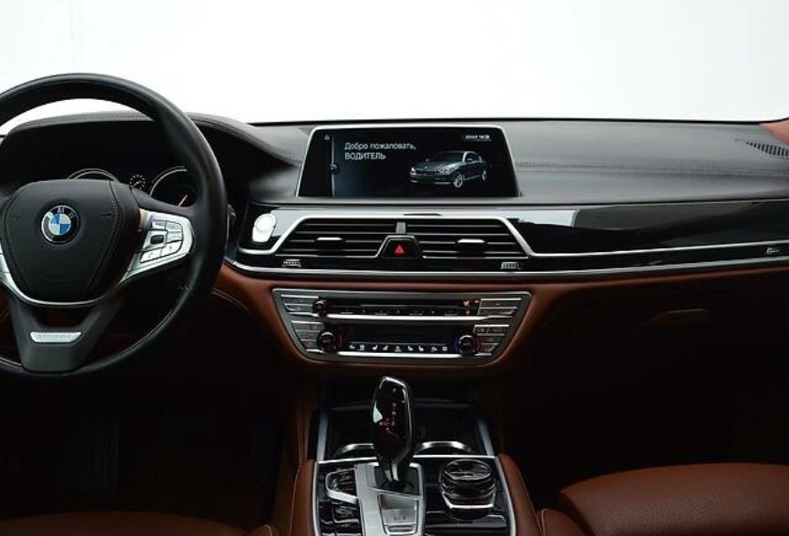 BMW 750 2016