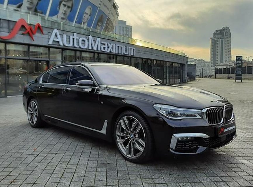 BMW 750 2016