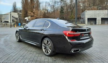 BMW 750 2016