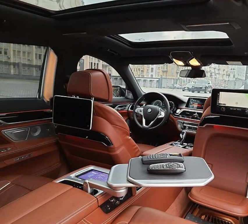 BMW 750 2016