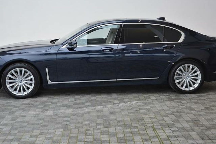 BMW 730 2019