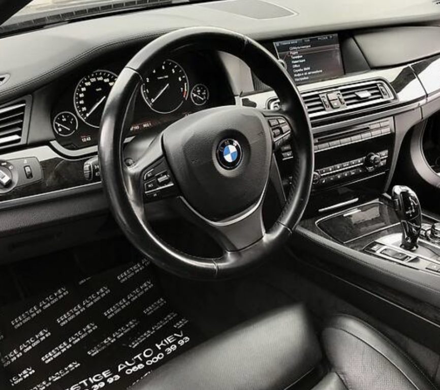 BMW 750 2011