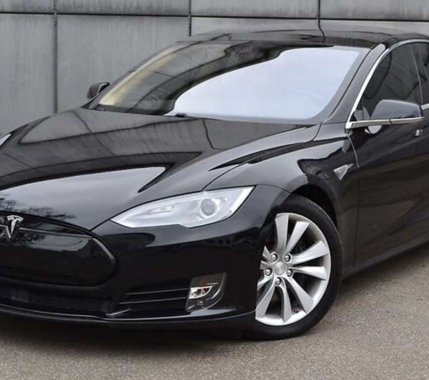 Tesla Model S 2015