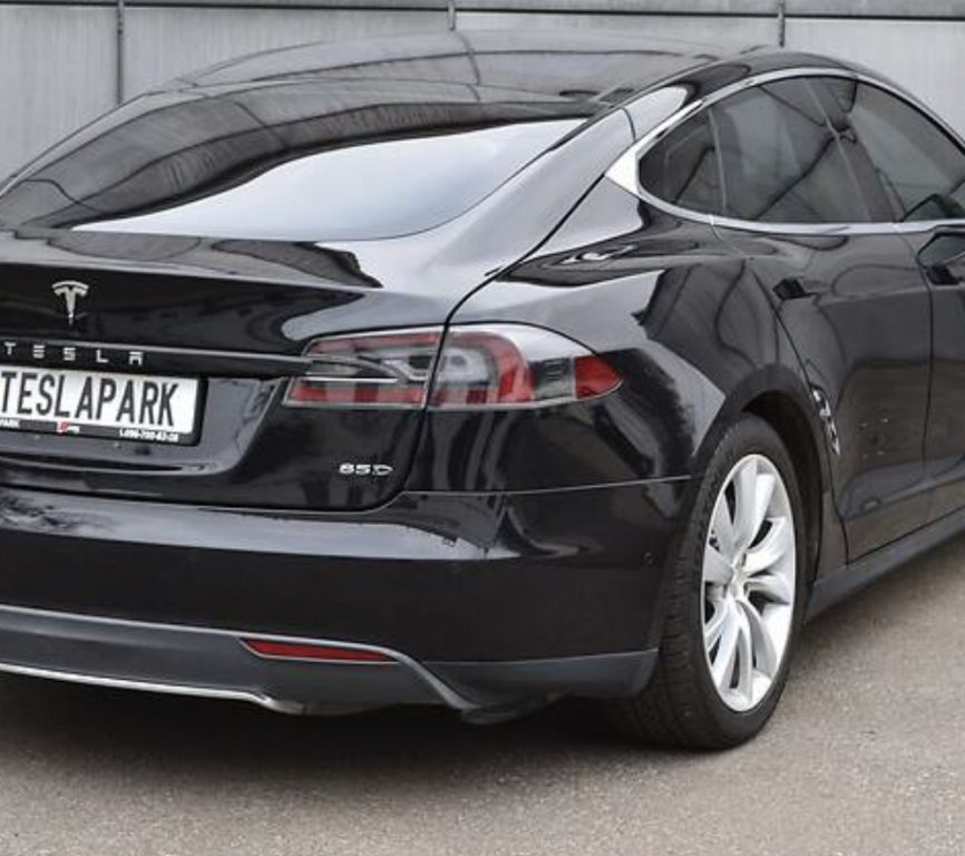 Tesla Model S 2015