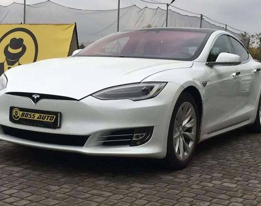 Tesla Model S 2020