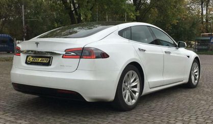 Tesla Model S 2020