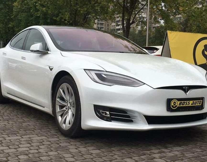 Tesla Model S 2020