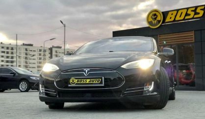 Tesla Model S 2015