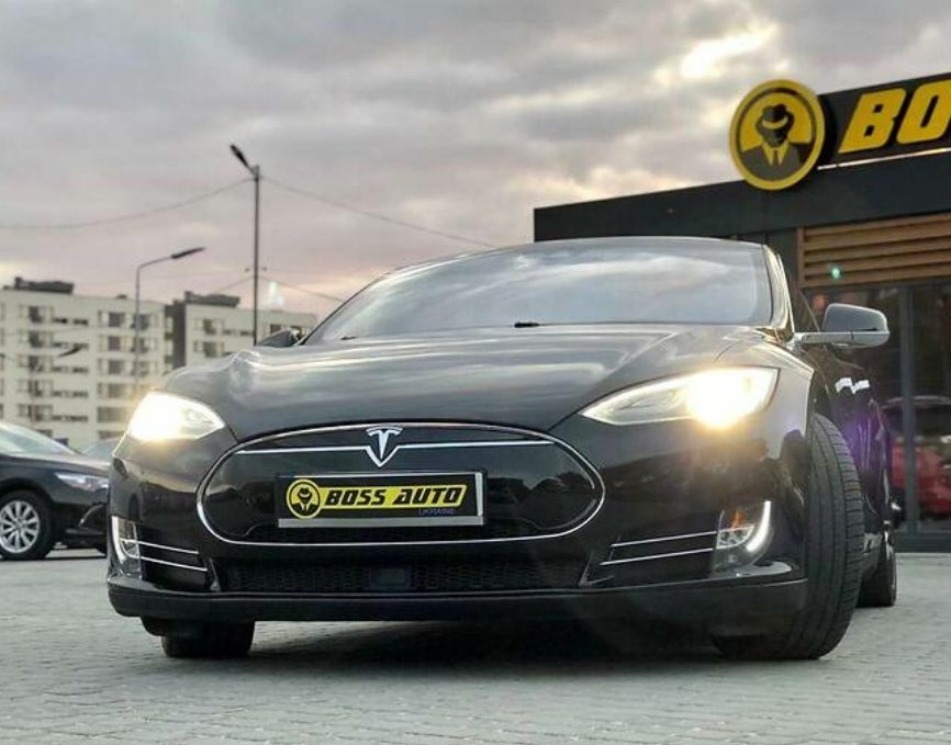 Tesla Model S 2015