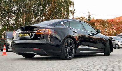 Tesla Model S 2015