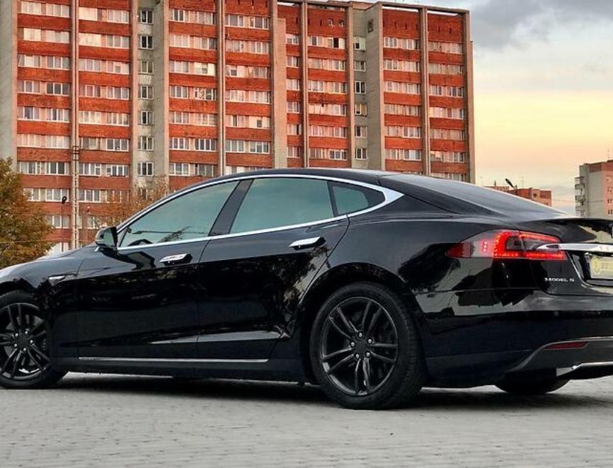 Tesla Model S 2015