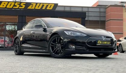 Tesla Model S 2015