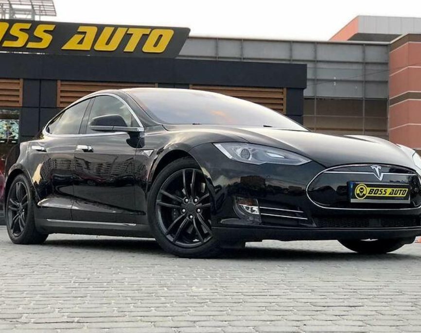 Tesla Model S 2015