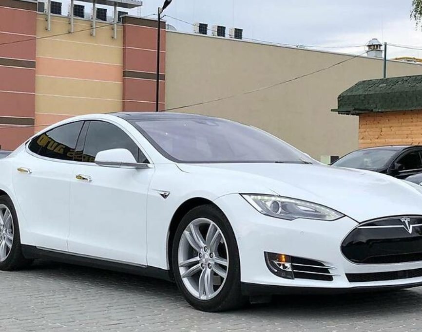 Tesla Model S 2015