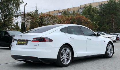 Tesla Model S 2015