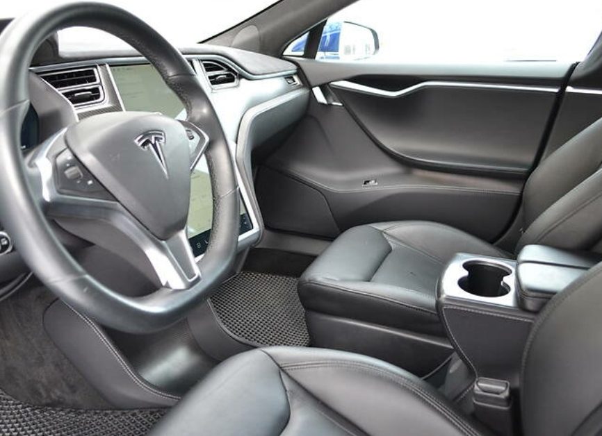 Tesla Model S 2015