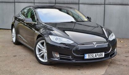 Tesla Model S 2014