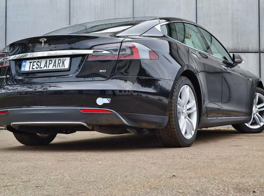 Tesla Model S 2014