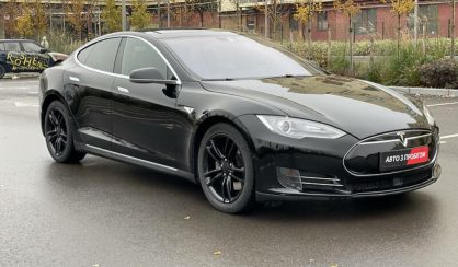 Tesla Model S 2015