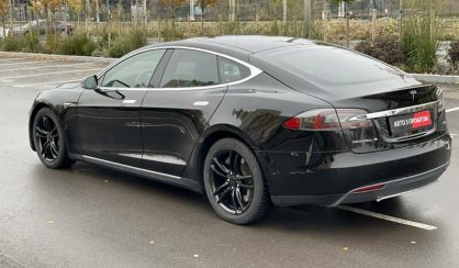 Tesla Model S 2015