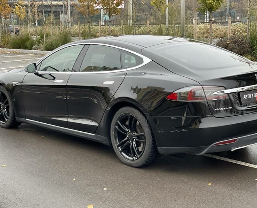 Tesla Model S 2015